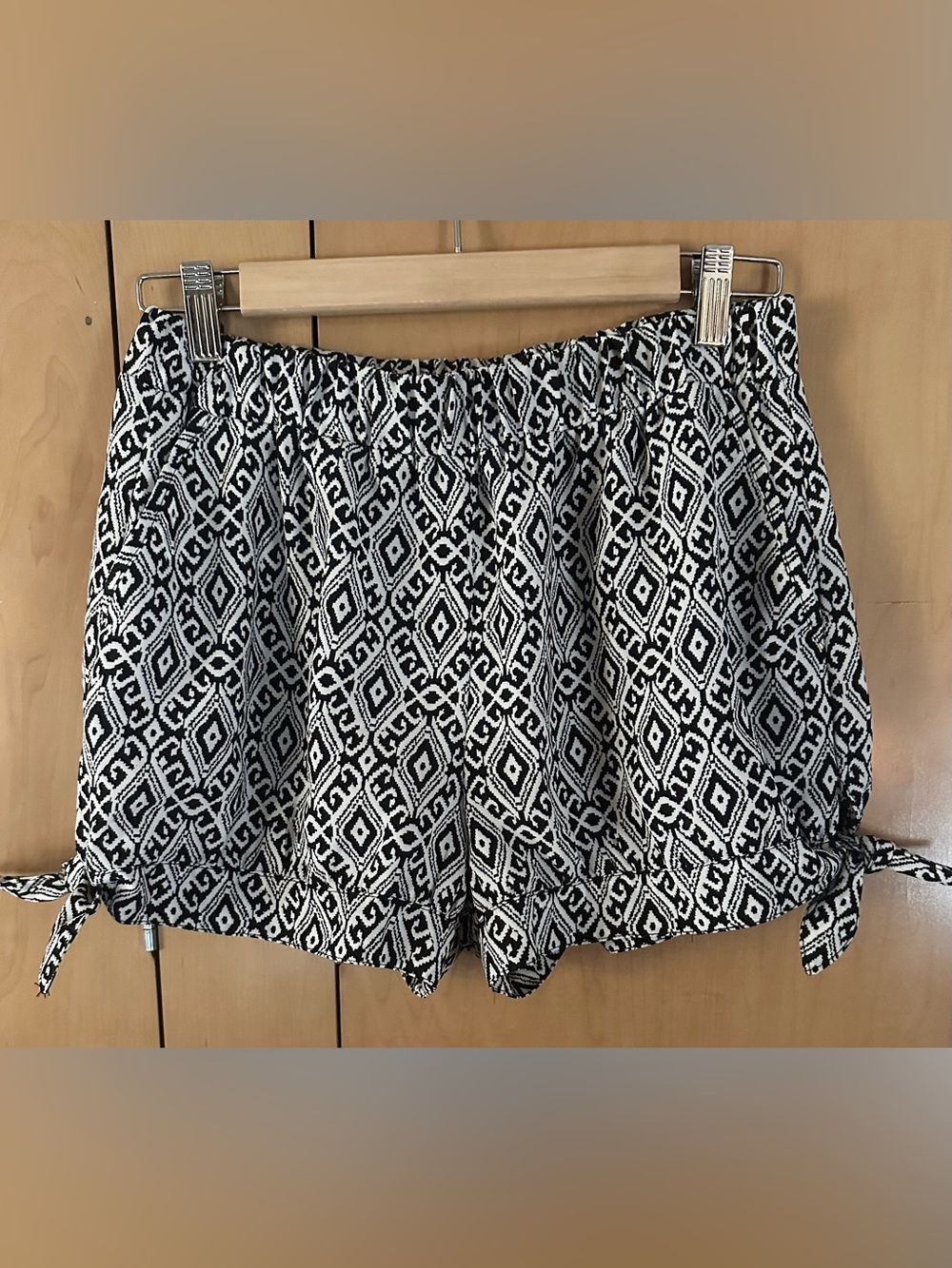 Joe B by Joe Benbasset Boho Geometric Print Side Tie Shorts w/ Pockets Size M